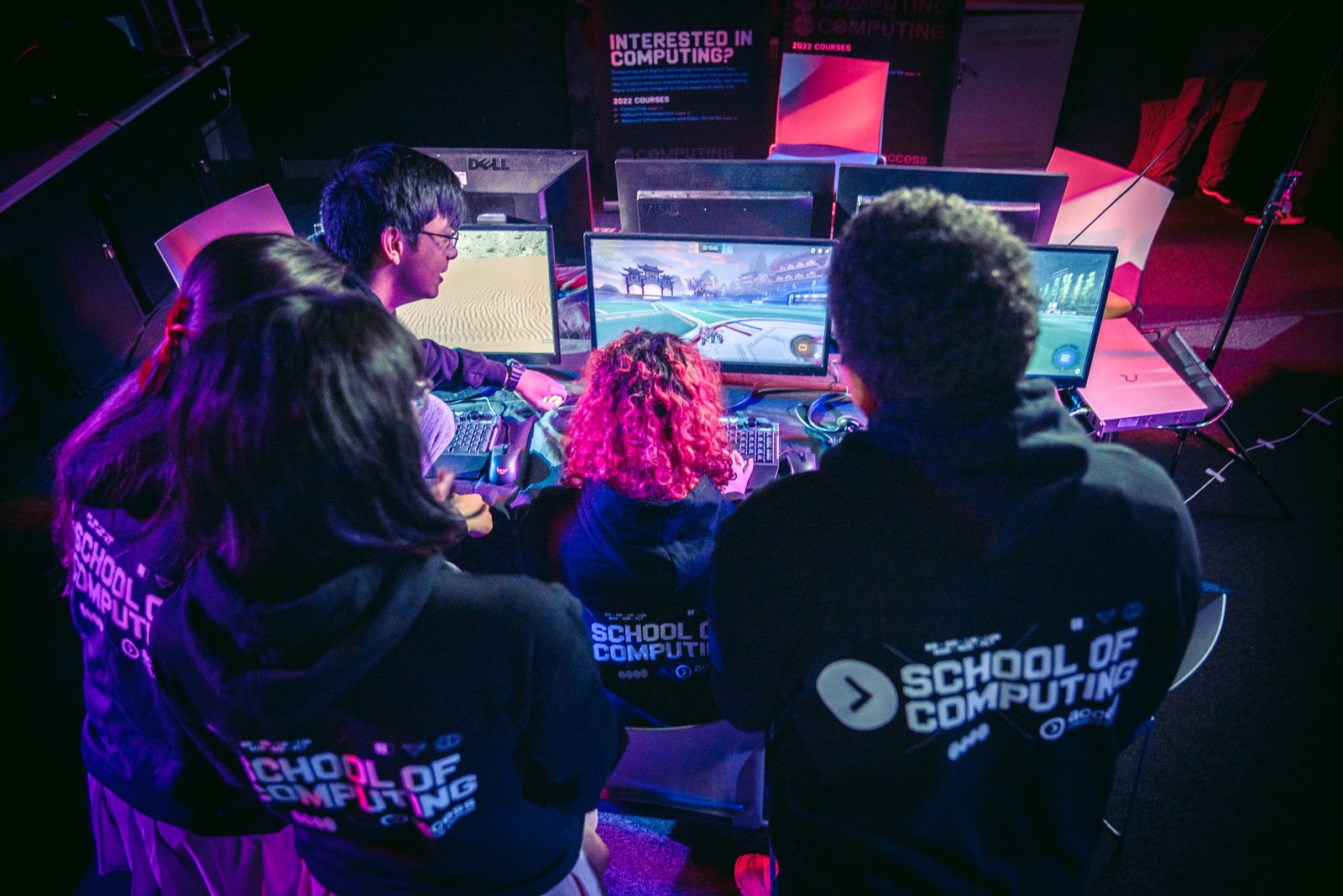 acc-esports-students-surrounding-computer