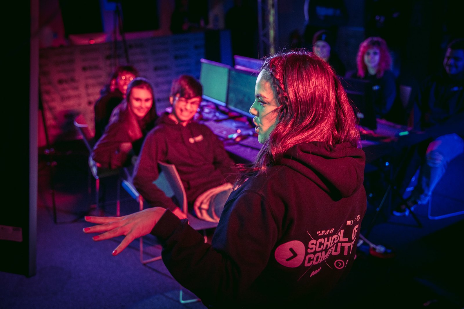 esports-coach-teaching-team